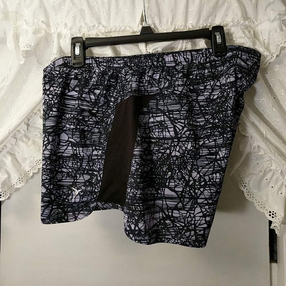 Active running shorts in lilac purple and black
